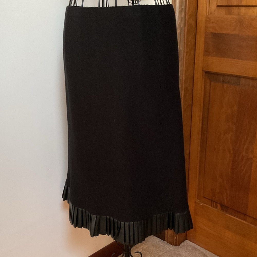 Milano Elegant Black Pleated Hem Skirt, Medium - Picture 3 of 6